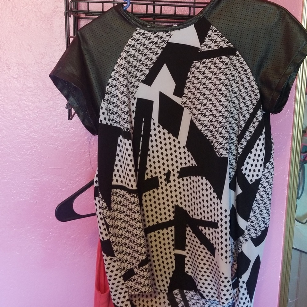Tunic - Picture 2 of 3